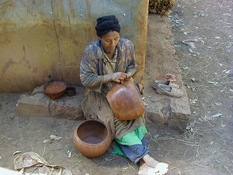 ethiopian-jew-with-pottery.jpg