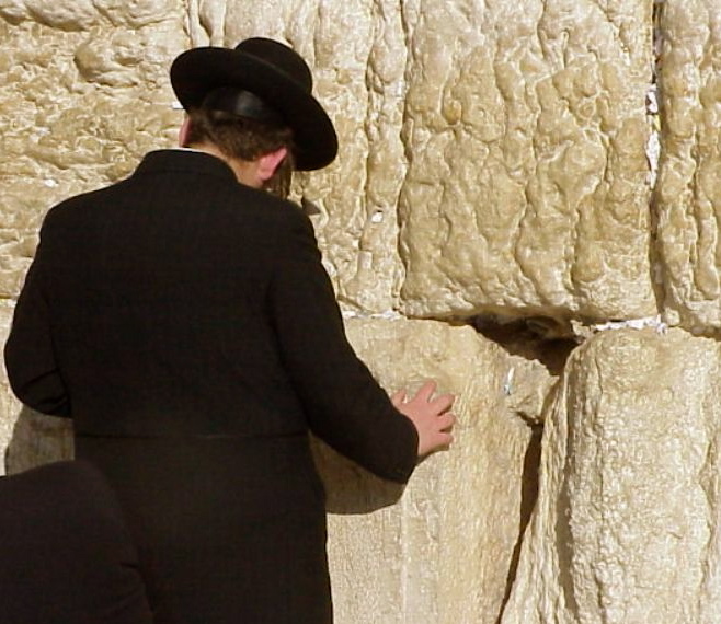 orthodox-praying-at-the-wall